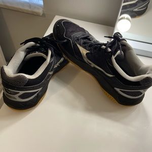 Black Mizuno volleyball shoes!